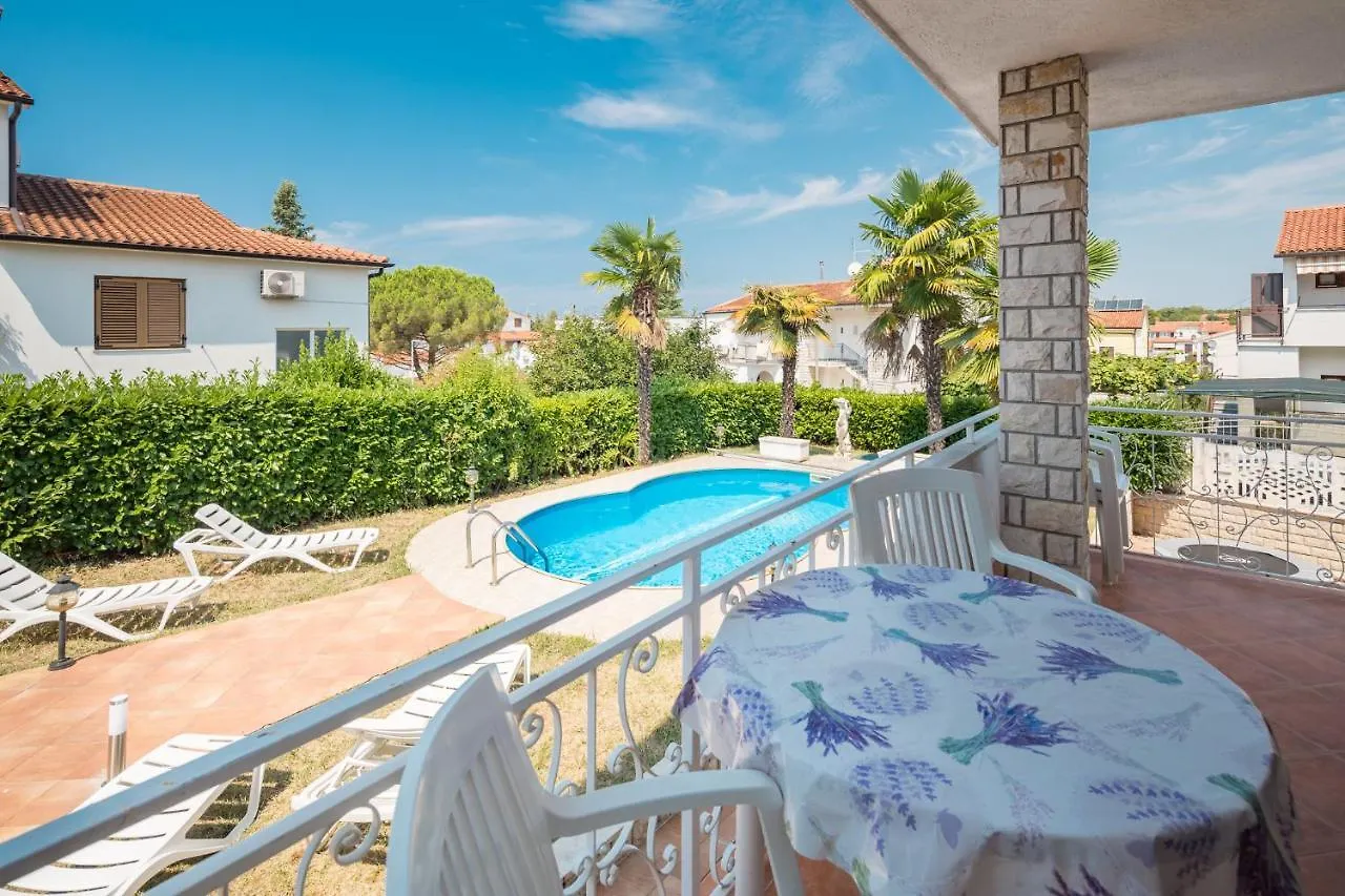 Apartment Dolce Vita With Pool And Bbq Porec Croatia