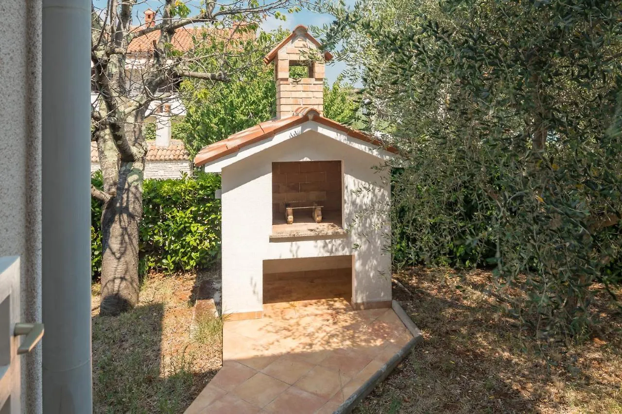 Apartment Dolce Vita With Pool And Bbq Porec