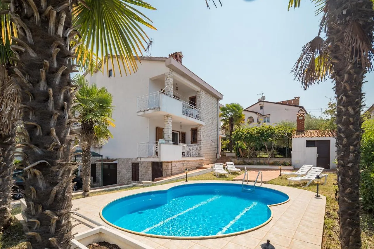 Dolce Vita With Pool And Bbq Porec Apartment