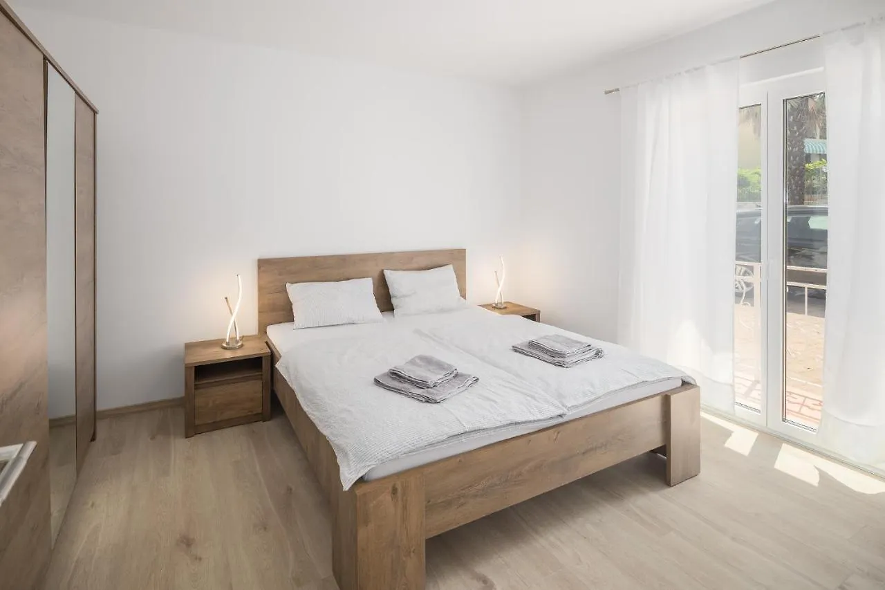 Apartment Dolce Vita With Pool And Bbq Porec