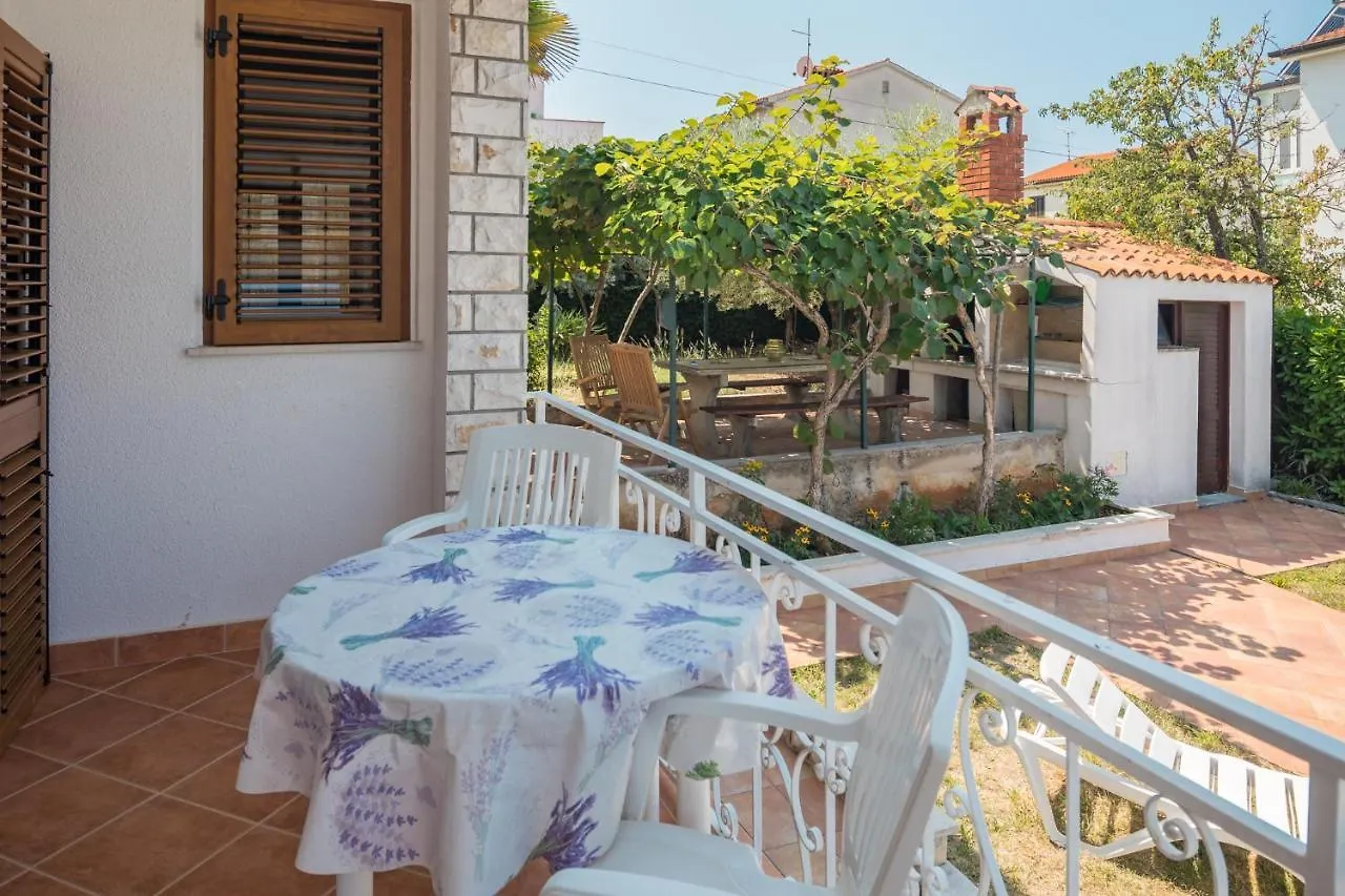 Apartment Dolce Vita With Pool And Bbq Porec