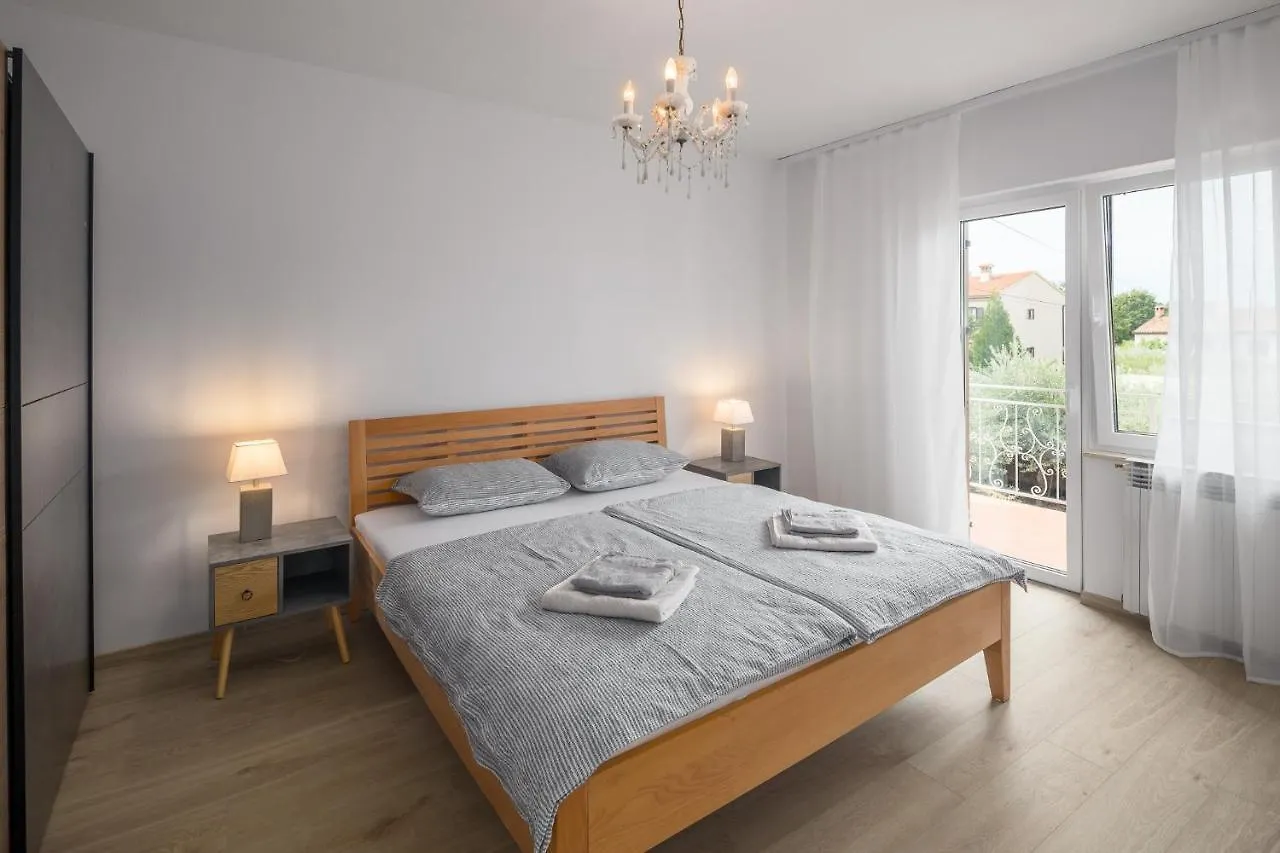 Apartment Dolce Vita With Pool And Bbq Porec