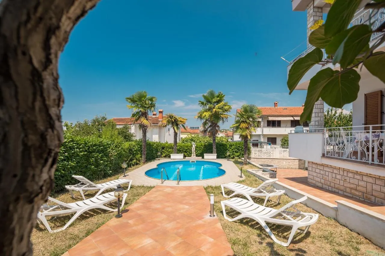 Dolce Vita With Pool And Bbq Porec Croazia