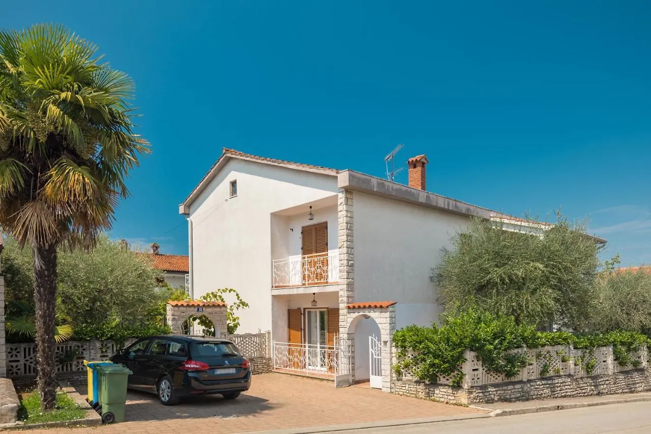 Dolce Vita With Pool And Bbq Porec Appartamento