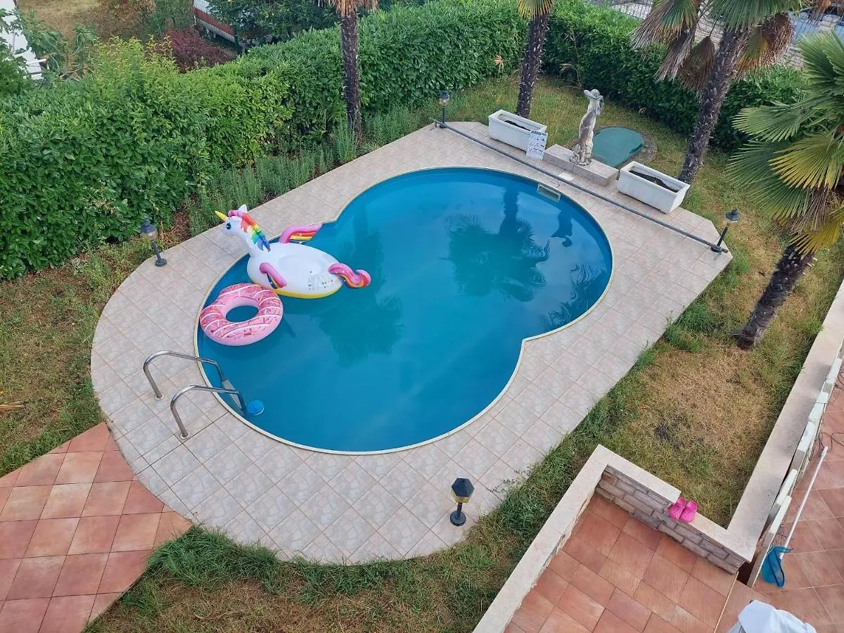 Apartment Dolce Vita With Pool And Bbq Porec Croatia