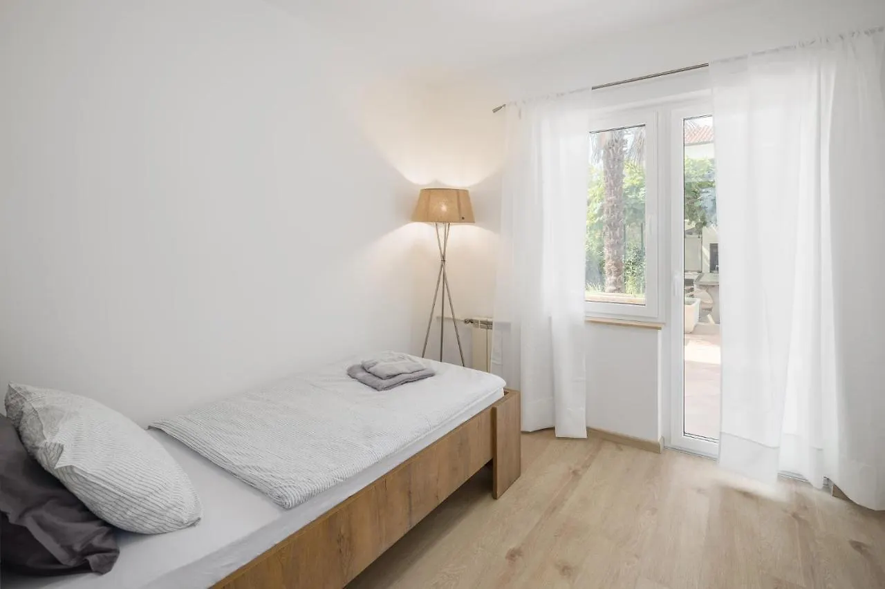 Apartment Dolce Vita With Pool And Bbq Porec